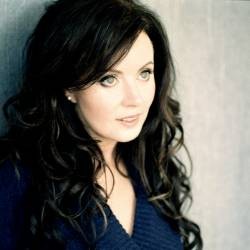 Sarah Brightman,  Minimalis Namun Memukau
