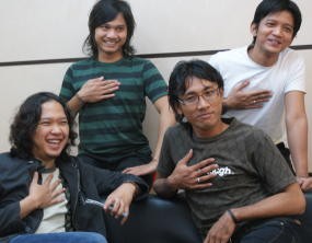 Letto: MU Menang, Liverpool Juara