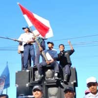 Tuntut Pergantian Direksi, Ribuan Karyawan Pabrik Kertas Berdemo 