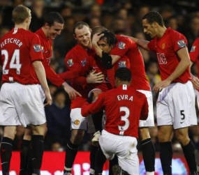 Badge Juara Dunia di Kostum MU