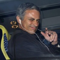 Temui Phil Neville untuk Apa, Mourinho?