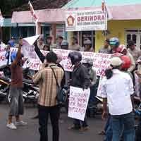 Pengurus Ingkar Janji, Kantor Gerindra Situbondo Disegel Kader