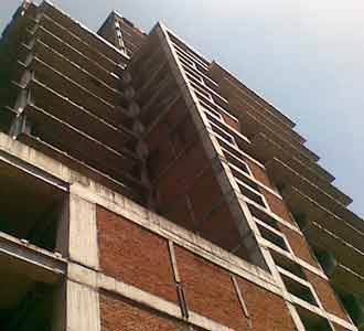 Gedung 22 Lantai Terbengkalai