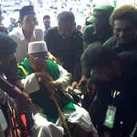 Ribuan Orang Tunggu Duet Prabowo-Gus Dur