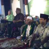 Senyum Prabowo untuk Buku Sintong Panjaitan