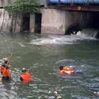 3 Perahu Karet Dikerahkan Mencari Jasad Fenny