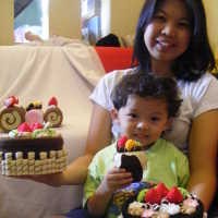 Menyulap Toples Plastik Jadi Kue