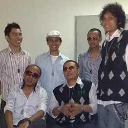 Eksis Lagi, T-Five Bergaya  ala Chris Brown