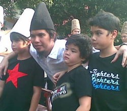 Anak Disunat, Maia Tak Diundang Dhani