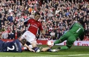 Arshavin Jadi Bintang, Arsenal Menang