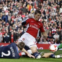 Arshavin Jadi Bintang, Arsenal Menang