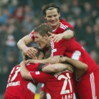 Hertha Kokoh di Puncak, Munich Mendekat