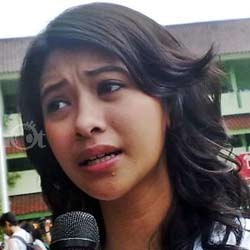 Sebut Mandala Munafik, Poppy Bunga Ngaku Masih Perawan