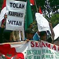Mahasiswa Surabaya Tolak Kampanye Hitam