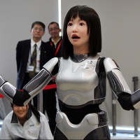 Robot Model Siap Guncang Dunia Fashion