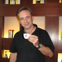 Michael J. Gibbons: Menyajikan Kopi Penuh Cinta