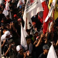 Caleg Kampanye di Jaksel, Main Bulutangkis & Bagi Sembako