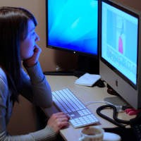 Jebol Komputer, Cracker Paksa Gadis Beradegan Mesum