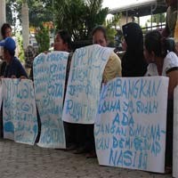 Diusir, Puluhan PKL Tuban Mengadu ke Dewan