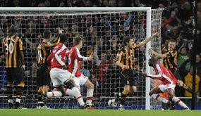 Gallas Bawa Arsenal ke Semifinal