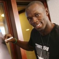 Usain Bolt Turun ke Jalanan Manchester