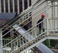 Halte Busway Tak Terawat
