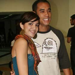 Nia Ramadhani Belum Diikat Putra Bakrie