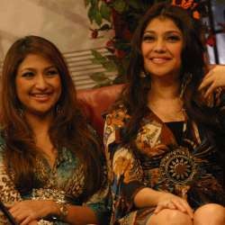 Bersaksi Soal Foto Bugil, Sarah-Rahma Azhari Emosional