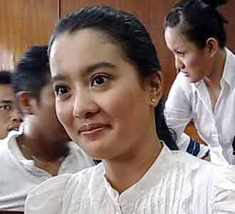 Marcella Kuncir Rambut Indahnya