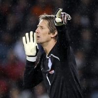 Van Marwijk Gagal Rayu Van der Sar