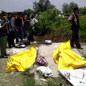 Melacak Pembantai Suami Istri