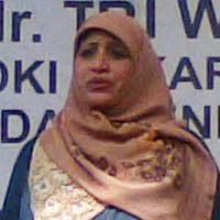 Hamil, dr Diana Setia Dampingi Hidayat Kampanye