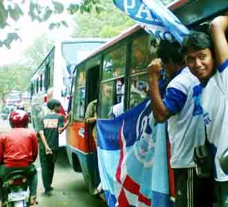 PD Kampanye, Senayan Macet
