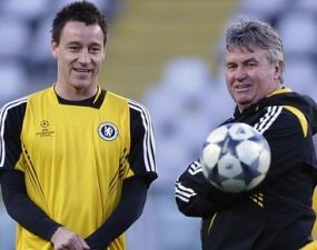 Ada Kemungkinan Hiddink Terus Pegang Chelsea
