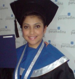 Sarah Azhari Ingin Mencoba Kerja Kantoran