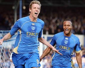 Sundulan Crouch Tundukkan Everton