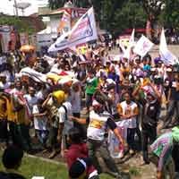 Tunggu Wiranto, Massa Partai Hanura Dihibur Orkes Dangdut