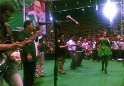 Mulan Tampil Seksi, Caleg PKB Bergoyang