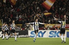 Juve Hancurkan Roma 4-1