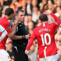 Kartu Merah Rooney Disoal