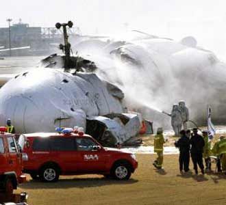 Pesawat Kargo FedEx Terbakar