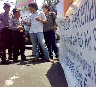 Demo Hari Air Dilarang Polisi