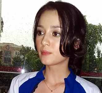 Julie Estelle Montir Cantik