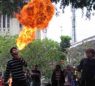 Atraksi Kuda Lumping di Kota Tua