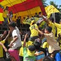 Goyang Dangdut Anak-anak di Kampanye Golkar
