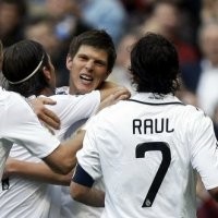 Dua Gol Huntelaar Bawa Madrid Dekati Barca