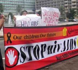 Pria GWL Lebih Rentan Kena HIV