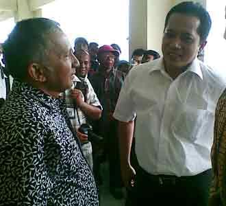Amien Rais Hadiri Sidang Ferry