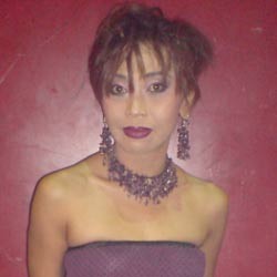 Trie Utami Merasa Dilecehkan Raja Denpasar