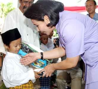 Dharma Pertiwi Gelar Bakti Sosial Dharma Pertiwi Gelar Bakti Sosial